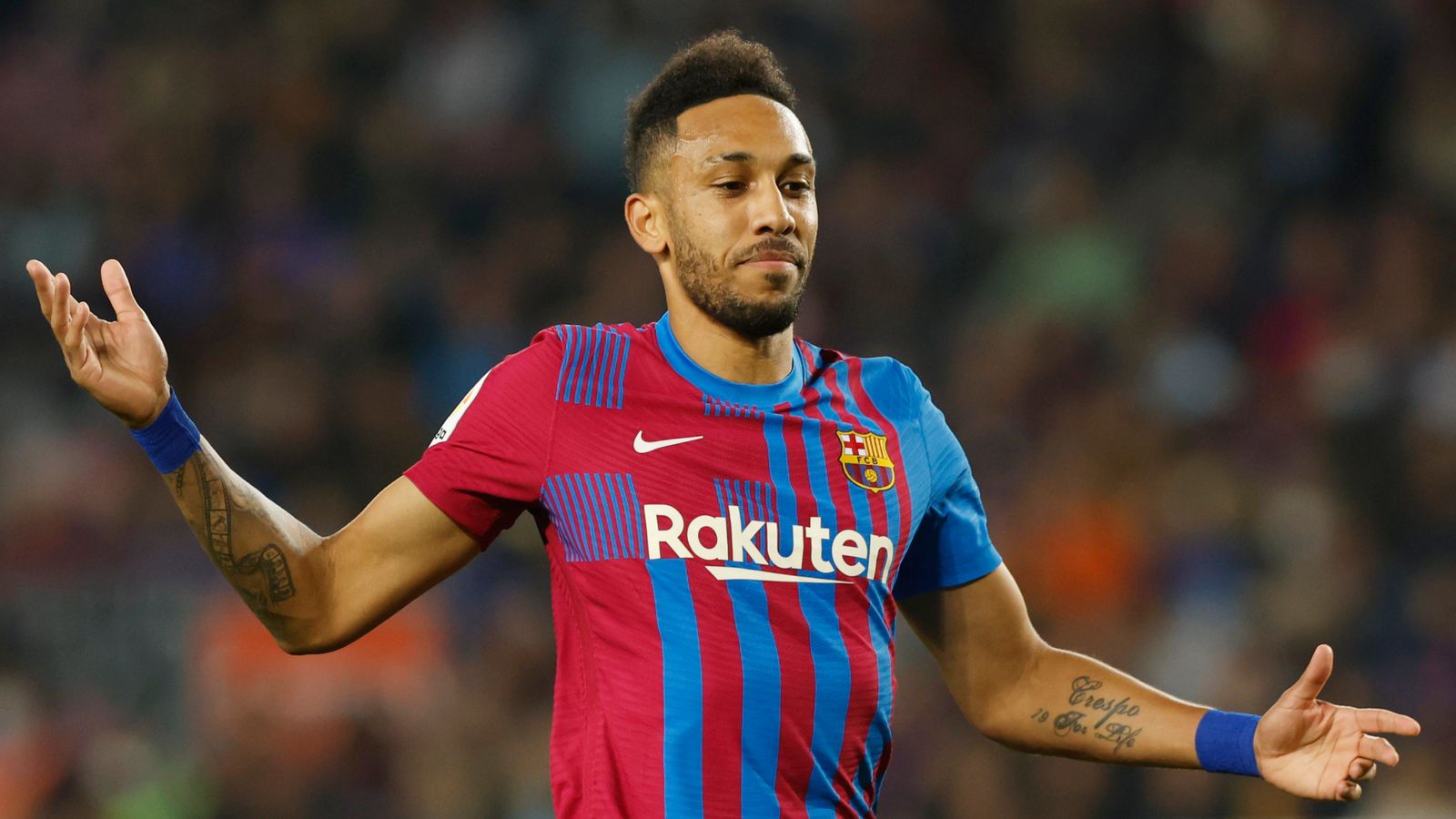 Barcelona forward Pierre-Emerick Aubameyang attacked at home by armed robbers | World News | Sky News